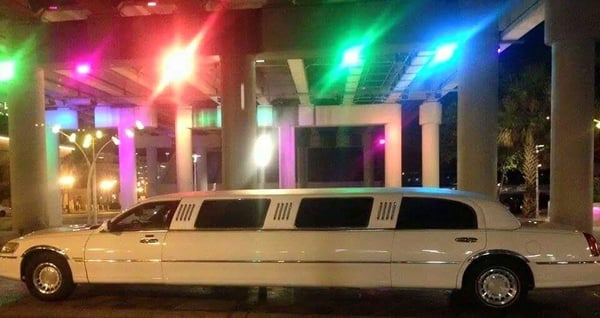 10 passenger Lincoln limo