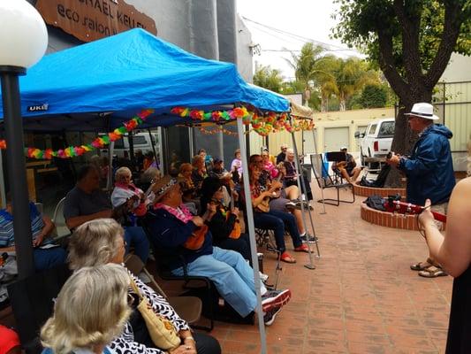 Ukuleleplayers!