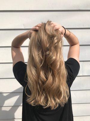 Natural blonde by Linda