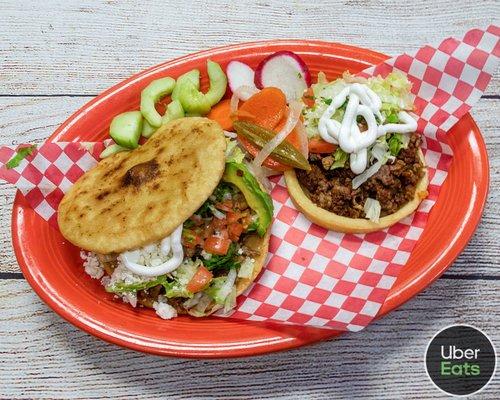 Gorditas y Sopes con su carne preferida!