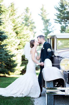 Cleveland Wedding Photographers, Matt Erickson Photography is a husband and wife team passionate about storytelling and relationships.