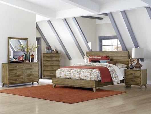 Natural Wood Bedroom Set HME 1927