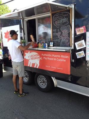 el Lechon de Negron food truck.