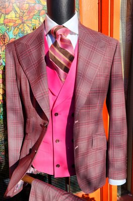 Unique styling at its finest! The custom 6 inch lapel on this jacket with the contrasting vest sets this bespoke look apart.