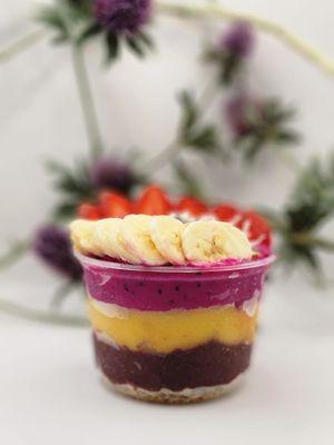 Rainbow Bowl (Dragonfruit , Mango & Cocao)