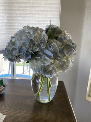 Uneven, no greenery, no bow or ribbon. 4 hydrangeas. Period.