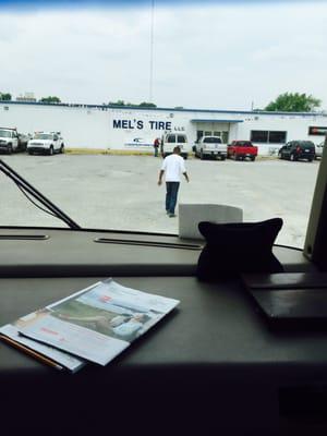 Entrance to Mel's Tire