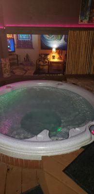 Jacuzzi and meditation room