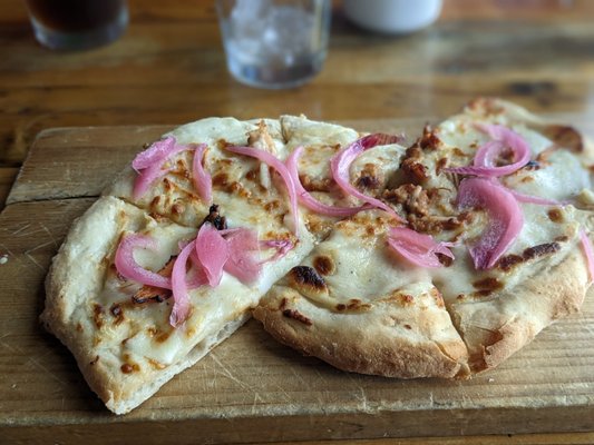 Barbecue chicken flatbread