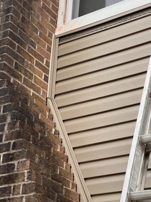 Siding chimney intersection flashing