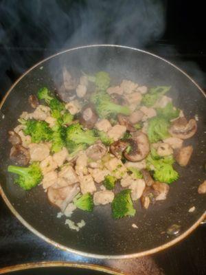 Meatless chicken brocolli and mushrooms