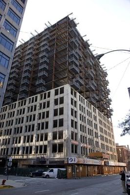 565 Quincy Lofts / High-rise. View east along Jackson.