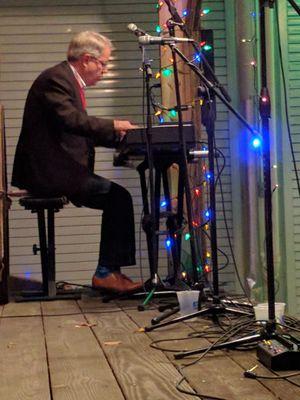 Mayor Tecklenburg  of Charleston,  SC tickling the  ivories while Sue and I await the Holiday Boat parade.