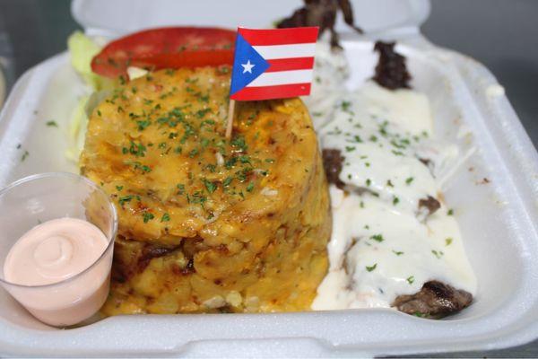 Mofongo churrasco en salsa de queso