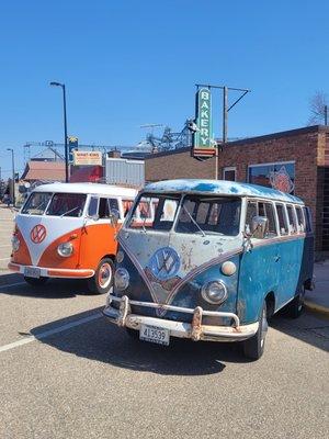 CAKEBUS and Bleu at the Cakery