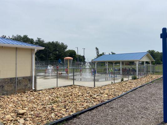 Splash pad with pavilion