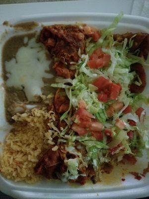 Chicken enchiladas.. very very good!. Just when I thought I would have to go back to LA for good Mexican food.