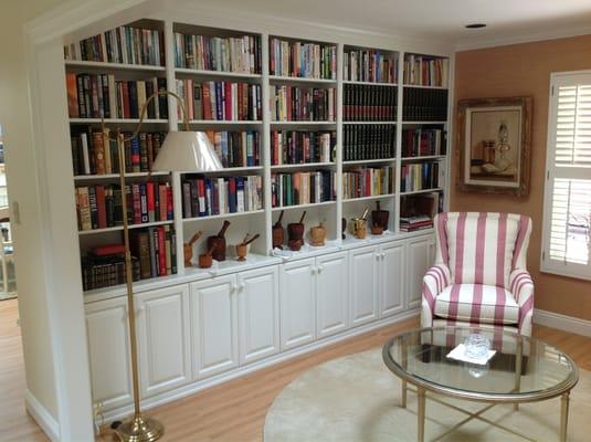 Bookshelves and cabinets