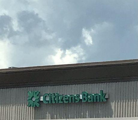 This location does not have a Citizens Bank inside anymore just an ATM