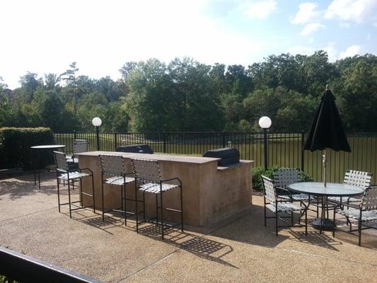 grilling area overlooking lake