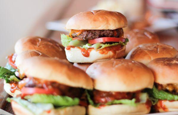 4 oz smashed beef patty, tomato, lettuce, cheddar and One Star burger sauce on a brioche bun. Grab a single, double or a bag of 6 to go!