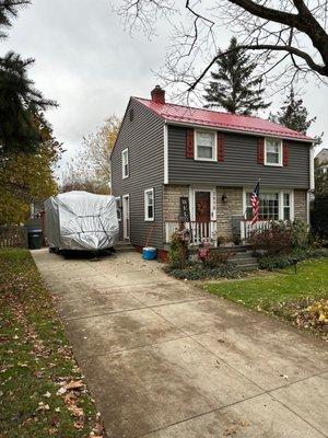 The homeowners chose the color dark red to compliment their home, and it looks beautiful!  #eagleeyeroofing #metalroof #roofing #construct