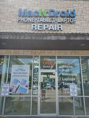 Our store Front! Come on in and receive top notch customer service! We're ready to bring your tech back to life!