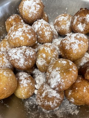 We have Zeppolles!!