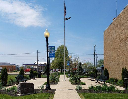 the park extends the green space from the courthouse to the west