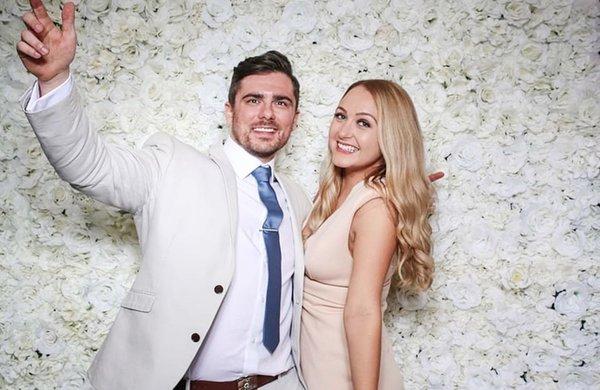 White flower wall plus Photo Booth! Perfect for your wedding xoxo