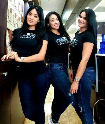 Yuneisy, Sheena y nuestra manager Yisset. Para servirles!!!Visitenos