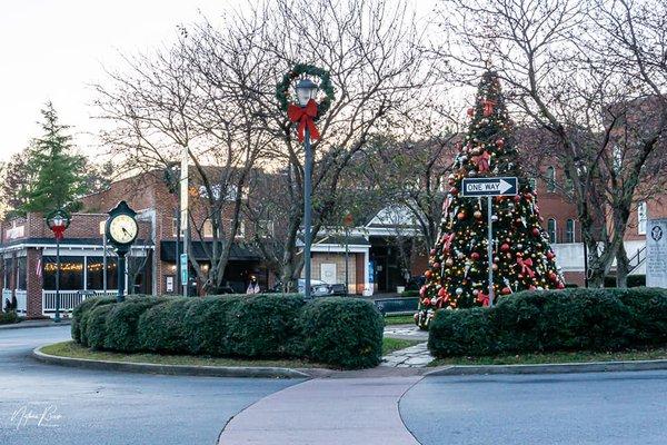 Christmas - Historic Downtown Ellijay, GA. Downtown Circle: antiques, restaurants, community