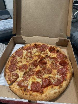 Med pepperoni pizza