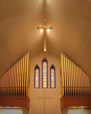 Stained glass windows & organ pipes