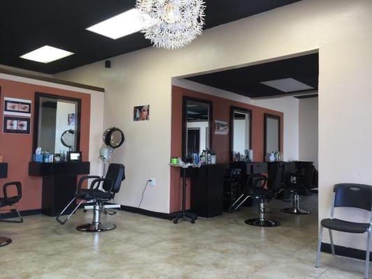 Great prices and pretty atmosphere. Threading service for hair removal is $4!