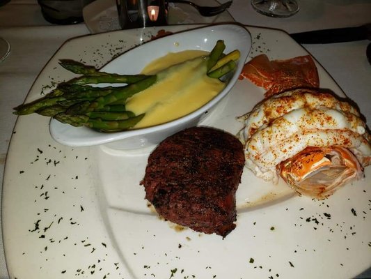 Surf and turf with asparagus and hollandaise