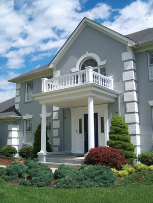 Classic colonial portico with flat roof in Monrovia, MD.