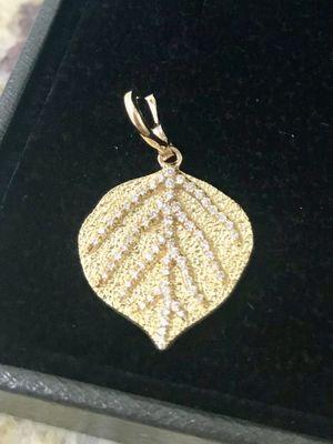 Jack Sutton Aspen Leaf charm in yellow 18-karat gold