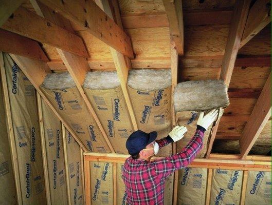 Fiberglass batt insulation