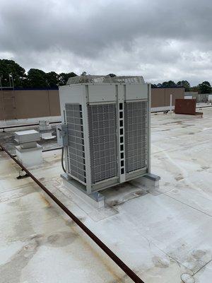 Daikin condenser running multiple inside Cassette and wall mounted mini split heads