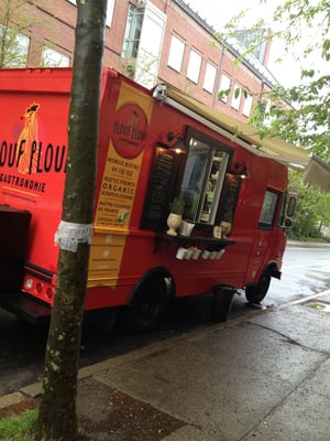 plouf plouf food truck with cute awning!