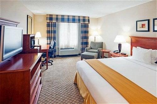 Holiday Inn Express & Suites Hampton South-Seabrook, an IHG Hotel