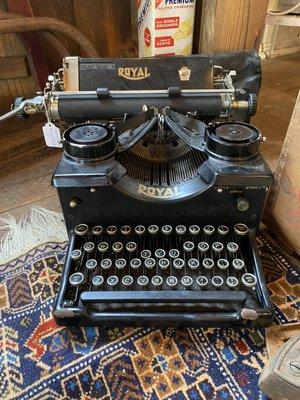 Vintage Royal Typewriter!