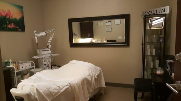 Facial bed and equipments for doing waxing and facial treatments