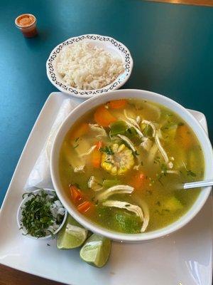 Sopa de verdura con arroz blanco