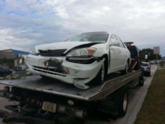 Fast emergency towing in Cape Coral. Have your car goneinseconds.