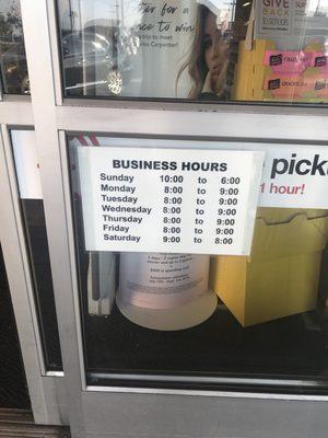 Business hours that the store should post