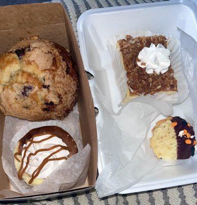 Blueberry muffin, Caramel vanilla cheesecake, Almond tiramisu, Chocolate claw cookie.