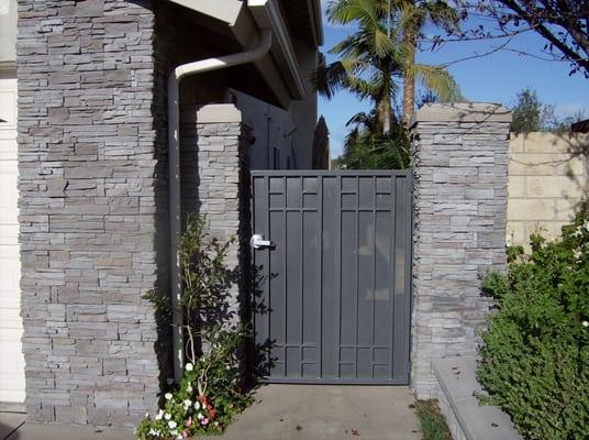 Small side gate with sheet metal