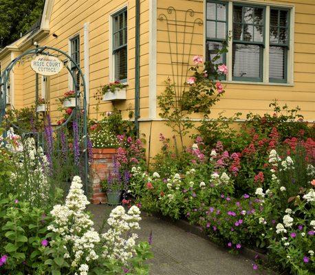 Arcata Stay's Rose Court Cottage vacation rental courtyard entrance.